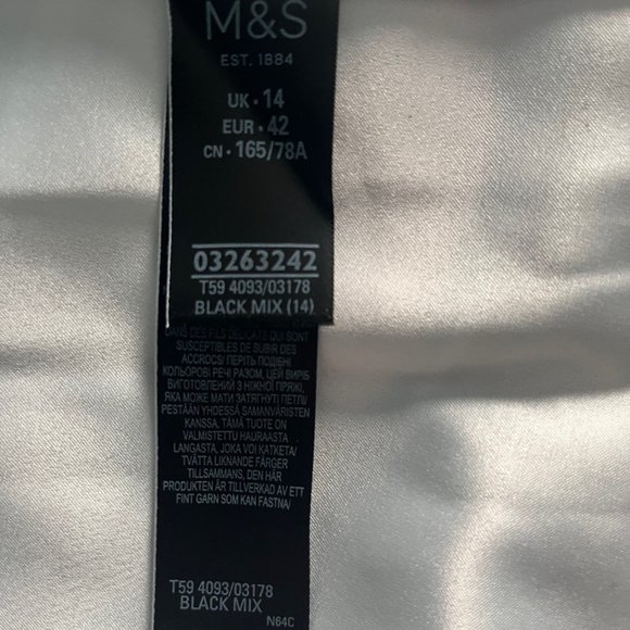 NWOT Stunning Floral Skirt from Marks & Spencer - Picture 9 of 9